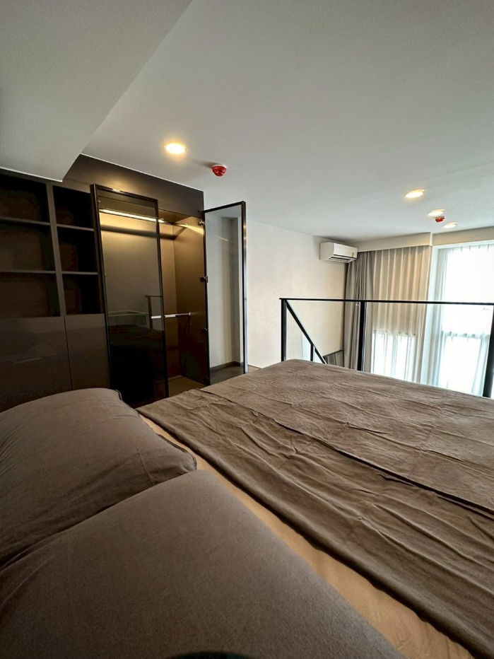 picture Park Origin Chula Samyan【𝐑𝐄𝐍𝐓】🔥LOFT room, earth tones, simple, fully furnished. The central section is full 🔥 Contact Line ID: @hacondo - 3/10