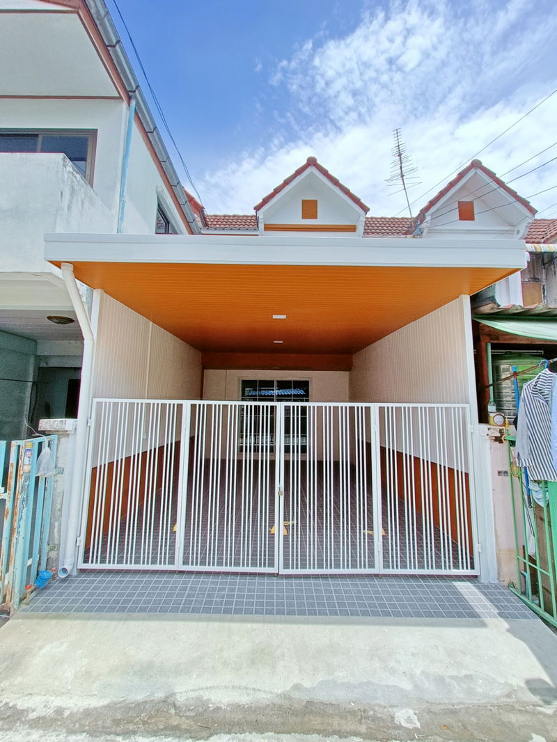 ขายทาวน์โฮม : ขายทาวน์เฮ้าส์หมู่บ้านกรุงทอง สายไหม33 แบบ 2 ห้องนอน 2 ห้องน้ำ รีโรเวทใหม่ พร้อมเข้าอยู่ ฟรีโอน (TS0035)