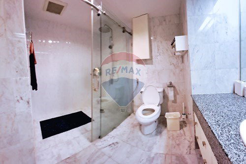 picture [920071001-10589] FOR SALE Stunning river view 1 bed high floor State Tower - 8/9