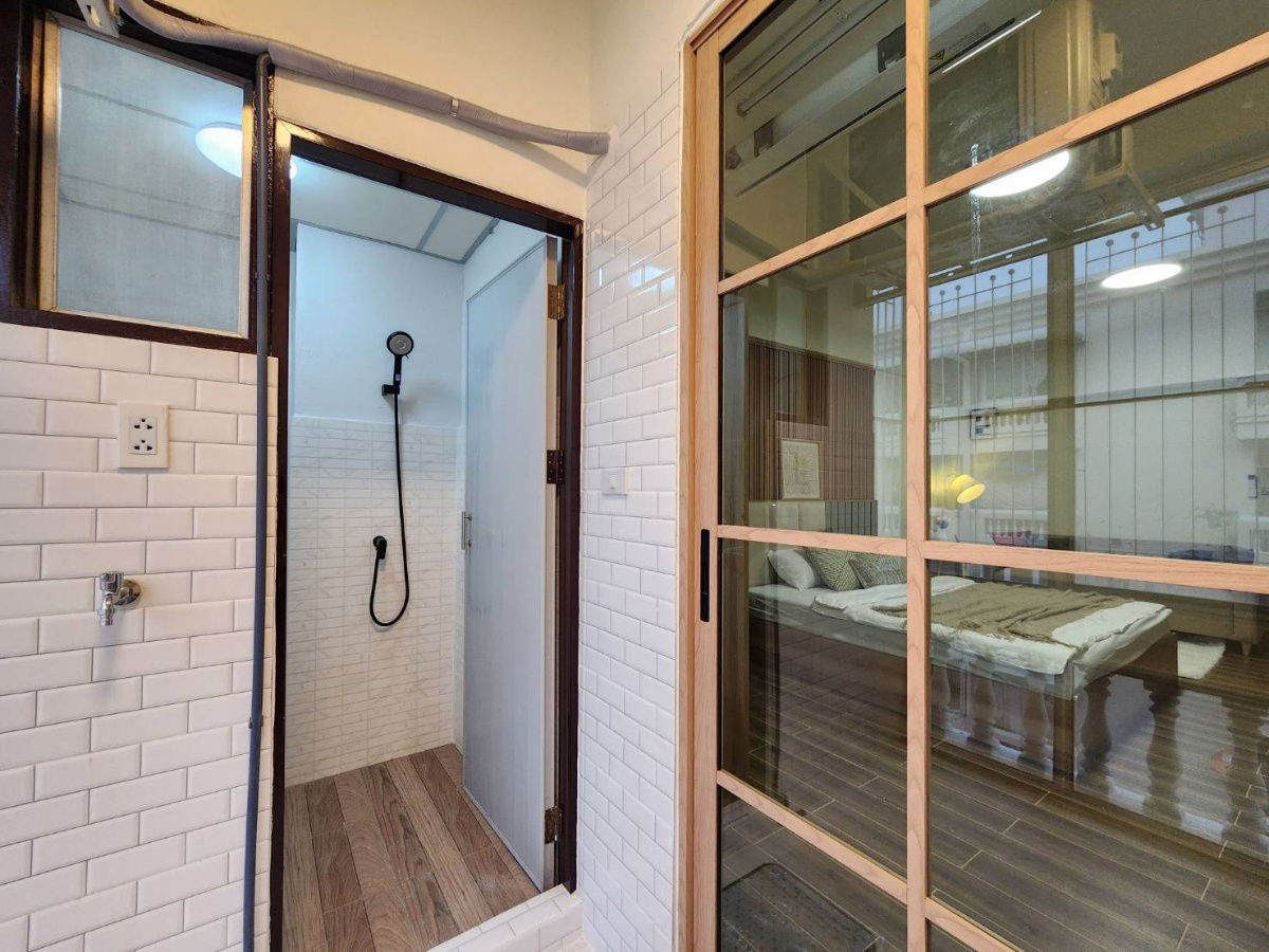 picture Urgent sale! Fully furnished condo, ready to move in, price under a million, in Ramkhamhaeng area, near the Yellow and Orange Lines. - 4/5