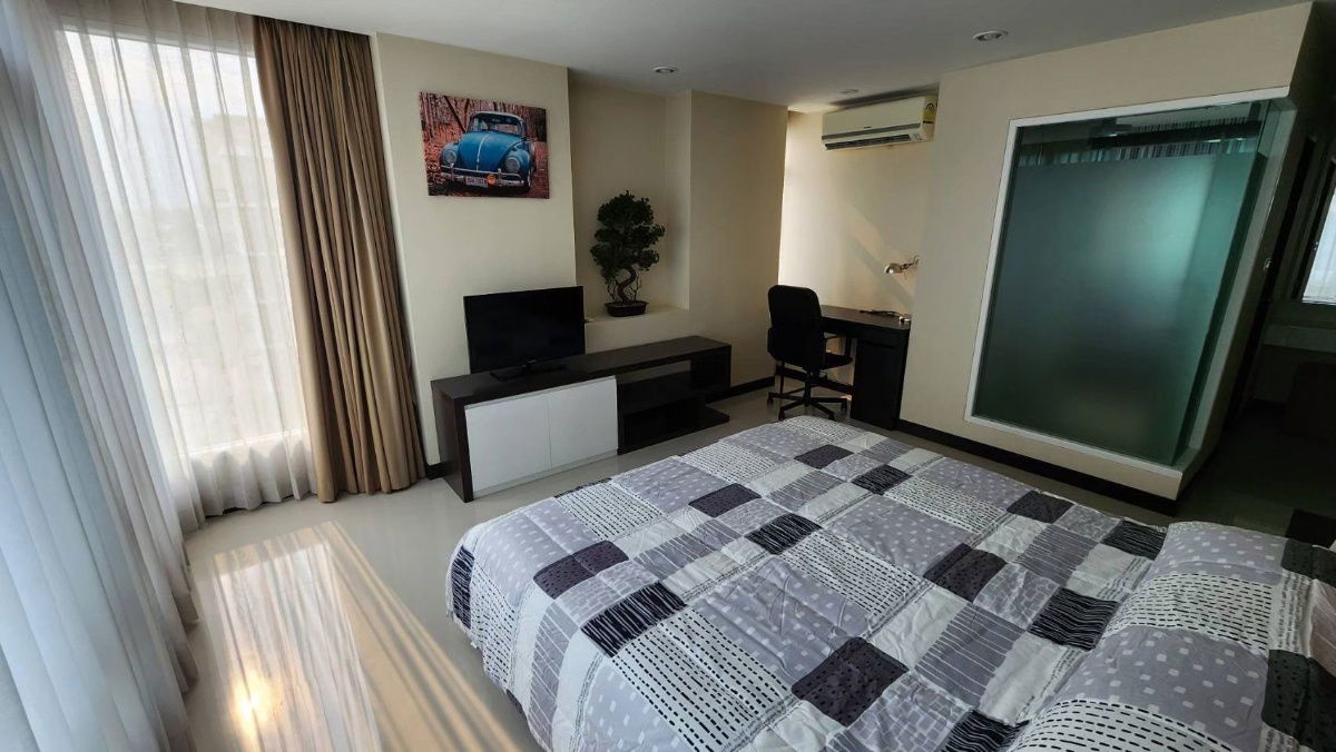picture Condominium  for rent near the mall - 2/22