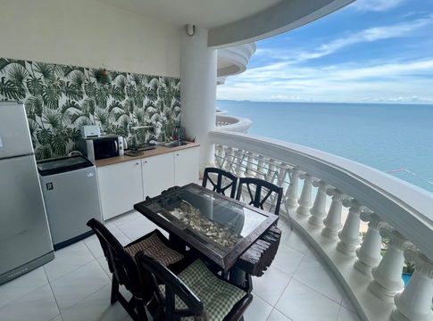 Studio Condominium @ Sky Beach