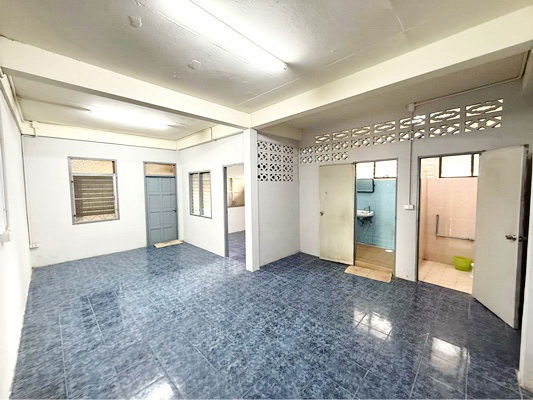 picture FOR RENT DETACHED HOUSE WAREHOUSE NAVAMIN 42 / 3 bedrooms 3 bathrooms / 100 Sqw. 300 Sqm. **22,000** CLOSE TO PATTAVIKORN MARKET - 5/13