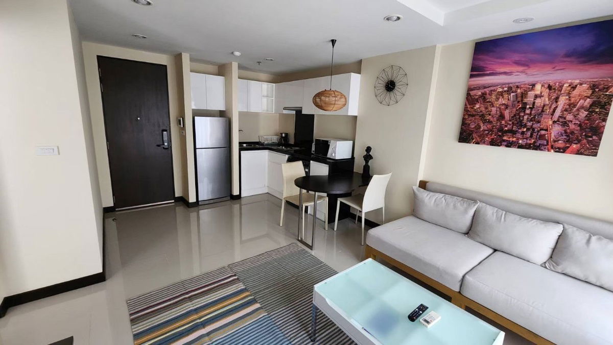 picture Condominium  for rent near the mall - 8/22