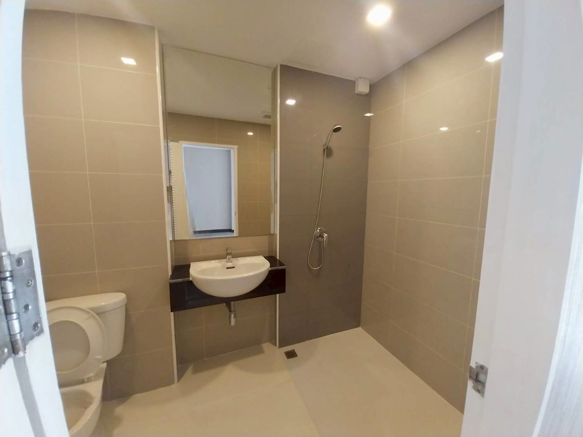 รูป 📍 ให้เช่าห้องโล่ง ชั้น 1 เหมาะทำการค้า Airlink Residence ร่มเกล้า–สุวรรณภูมิ อาคาร 2 ทำเลดี ใกล้สนามบินสุวรรณภูมิและ Airport Link ลาดกระบัง ✨ - รูปที่ 8/9