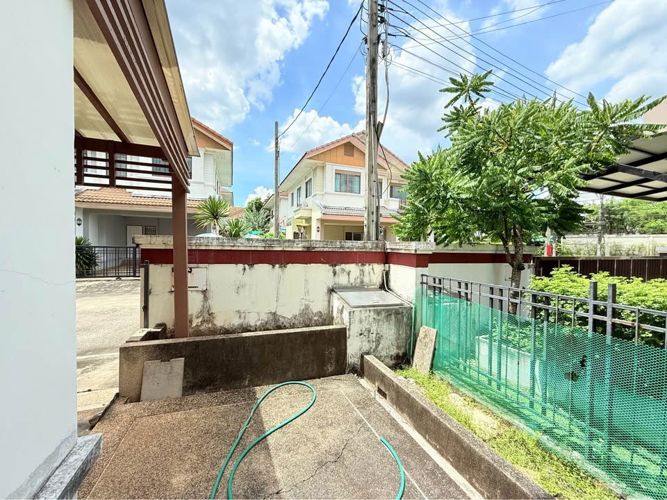 picture Single-family home for sale, ready to move in.  Setthasiri Village, Wongwaen-Sukhaphiban 2 - 3/16
