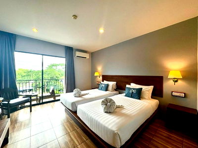 Apartment building for sale Chonburi : Urgent Hotel for Sale Near Na Jomtien Beach
