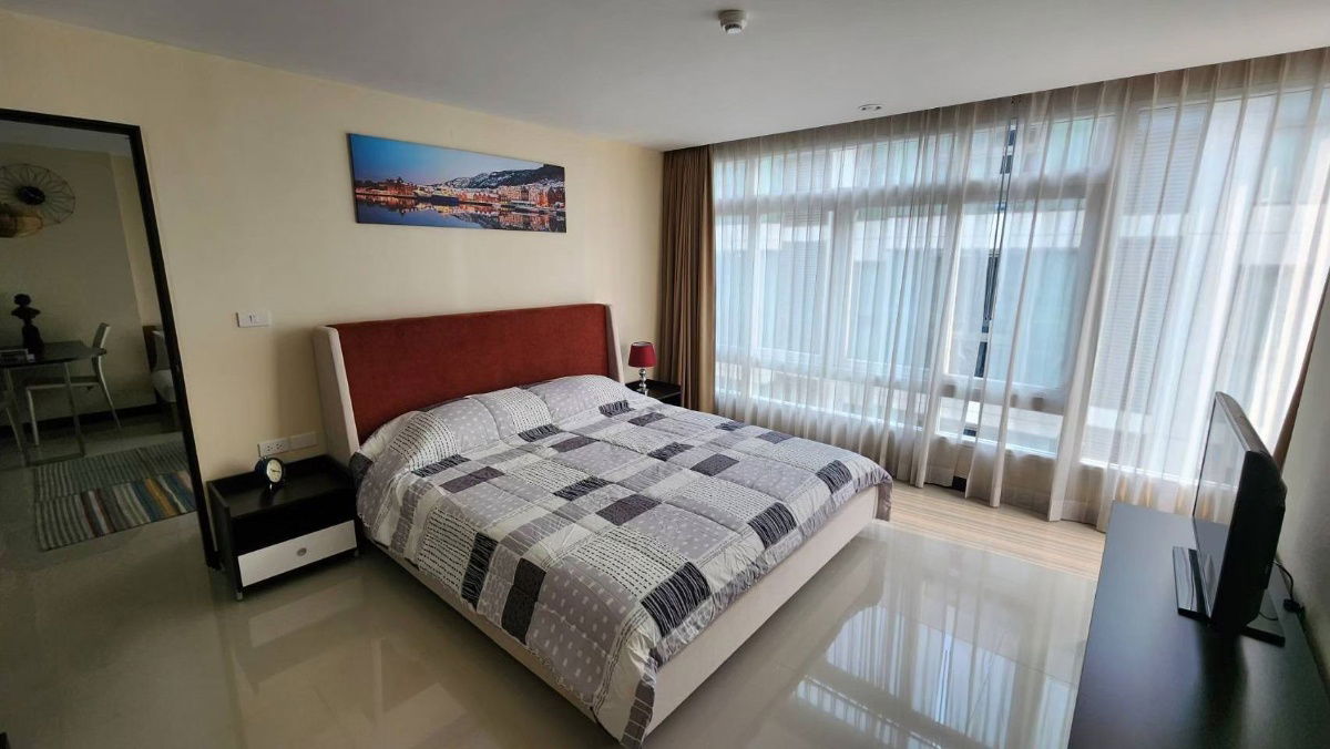 picture Condominium  for rent near the mall - 3/22