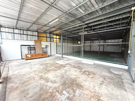 picture FOR RENT DETACHED HOUSE WAREHOUSE NAVAMIN 42 / 3 bedrooms 3 bathrooms / 100 Sqw. 300 Sqm. **22,000** CLOSE TO PATTAVIKORN MARKET - 12/13