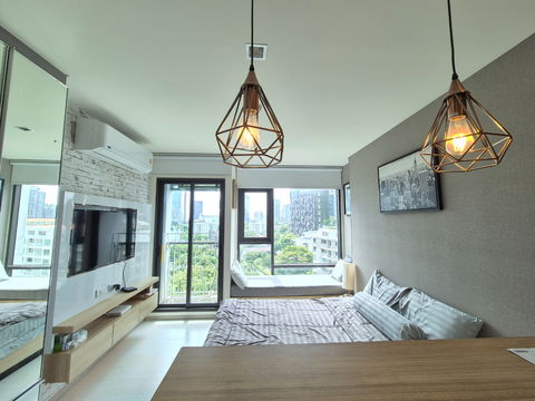 พร้อมเช่า ห้องสตู แต่งสวย เฟอร์นิเจอร์ครบ เพียง 18,000 บาทต่อเดือน