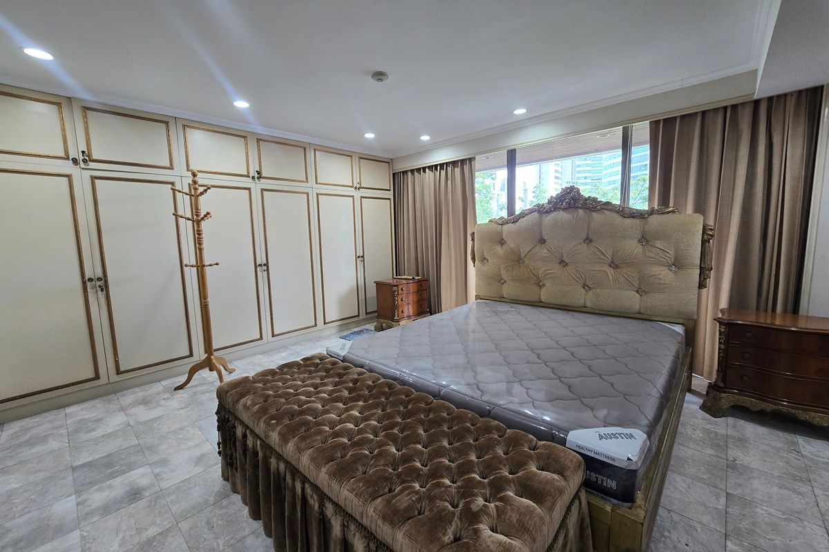 picture Large 3 bedroom for sale in Asoke - 11/14