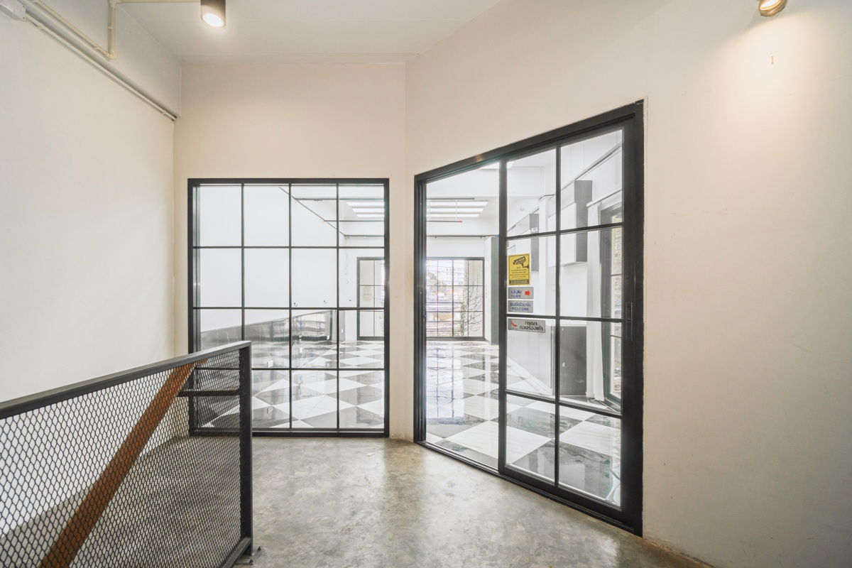 picture Commercial building for rent, 4 floors, 1 unit, 34.3 square wah, in the heart of Ratchada, Huai Khwang, Soi 20 June. - 10/23