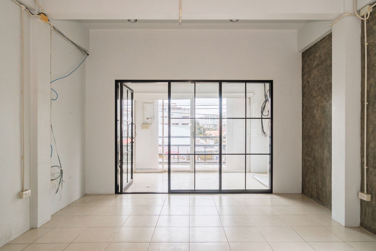 picture Commercial building for rent, 4 floors, 1 unit, 34.3 square wah, in the heart of Ratchada, Huai Khwang, Soi 20 June. - 14/23