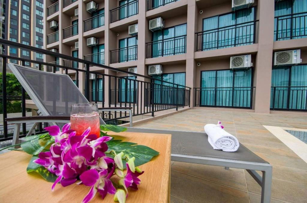 picture 4-star hotel for sale, 90 rooms, ready to continue operations immediately. Luxurious and beautifully decorated, Soi Sukhumvit , near BTS station. - 6/18