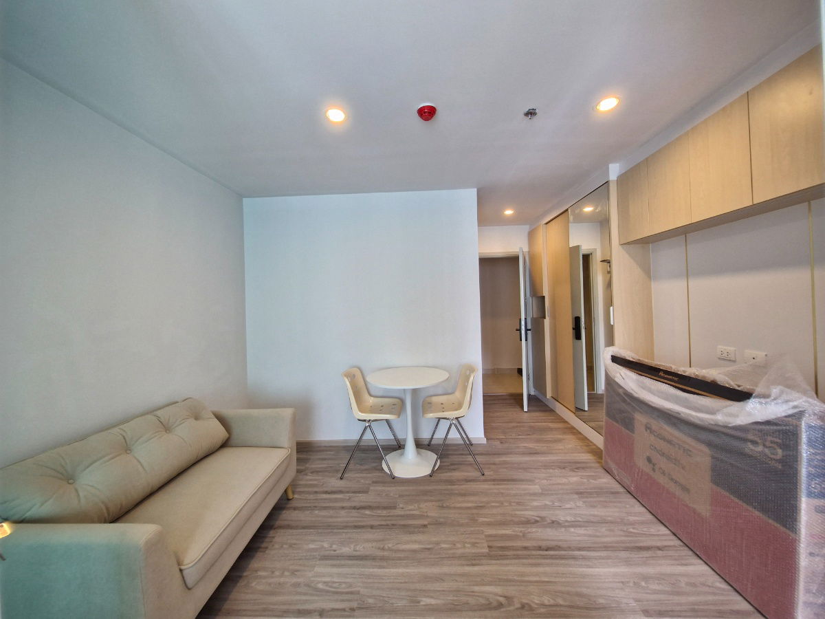 picture FOR RENT--Regent home  11,000/month - 2/6