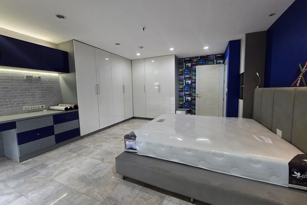 picture Large 3 bedroom for sale in Asoke - 7/14