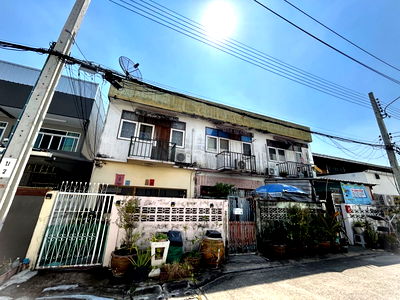 ทาวน์โฮม ถนนบางนา - ตราด : ขายทาวน์เฮ้าส์ 2 ชั้น ซอยพูนสิน – บางจาก เดินเพียง 550 ม. ถึง BTS อุดมสุข