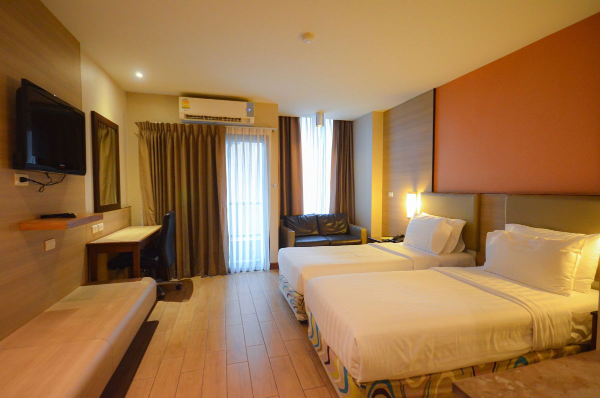 picture 4-star hotel for sale, 90 rooms, ready to continue operations immediately. Luxurious and beautifully decorated, Soi Sukhumvit , near BTS station. - 8/18