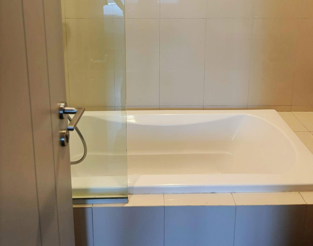 picture Urgent Rent!! Great Price! Beautifully Decorated Unit at Oka Haus Sukhumvit 36 - 9/9