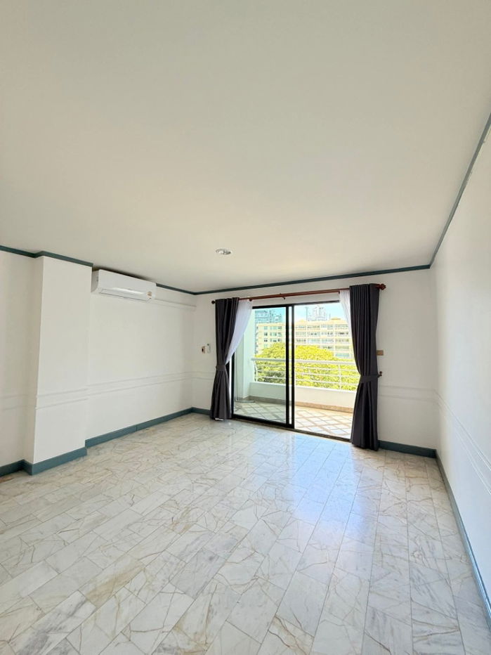 picture Pratumnak Hills Condo near Cosy Beach and Pattaya View Point, Large Studio 44sq.m, Thai name - 11/18