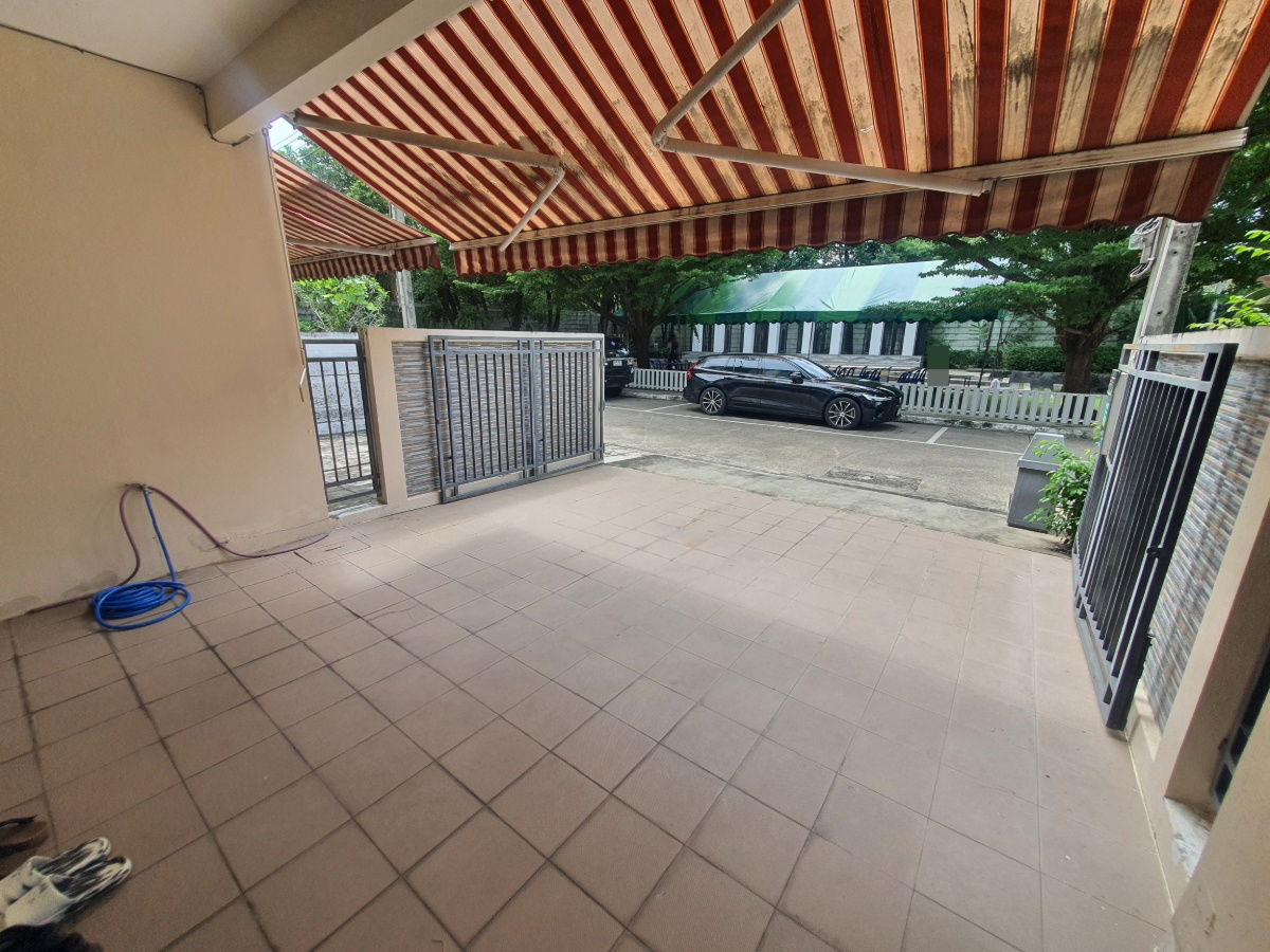 picture Luxury 3-Storey Townhome, Baan Klang Muang Ladprao 87 – Private Garden View - 23/27