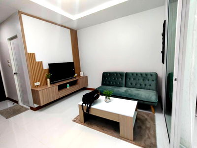 Condos for rent 700 Year Sports Arena Chiang Mai : For rent, Green Tower Chiangmai, close to university Chiangmai, only 12000 baht per month, Tell (0955752068 Khun Chompoo)