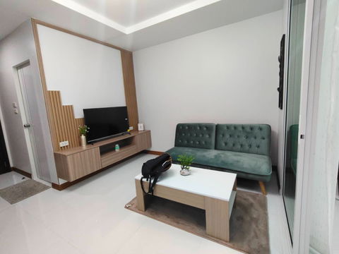 For rent, Green Tower Chiangmai, close to university Chiangmai, only 12000 baht per month, Tell (0955752068 Khun Chompoo)