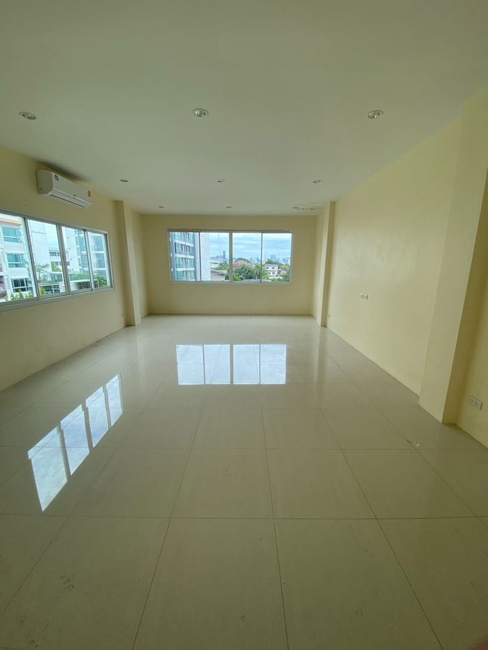 picture Commercial buildings for rent in prime Location Sukhumvit 64 near the BTS Punnawithi station only 500 meters. - 6/19