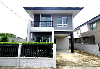 ขายบ้านเดี่ยว : บ้านเดี่ยว 2 ชั้น หมู่บ้าน เซนโทร รังสิต คลอง 4 ตกแต่งสวย พร้อมสวนรอบบ้าน ทำเลดี ติด ถนนรังสิต-นครนายก