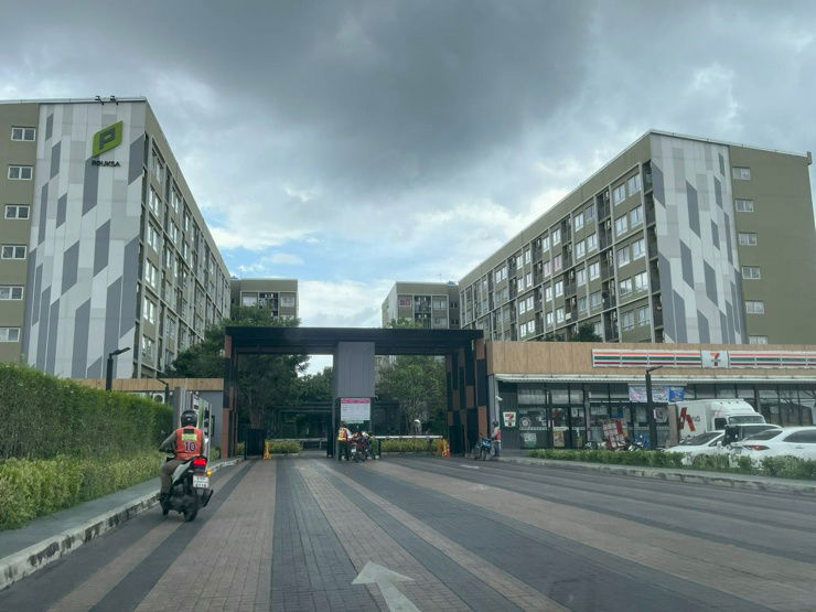 picture The Condo behind bangkok university for stable clients - 10/16