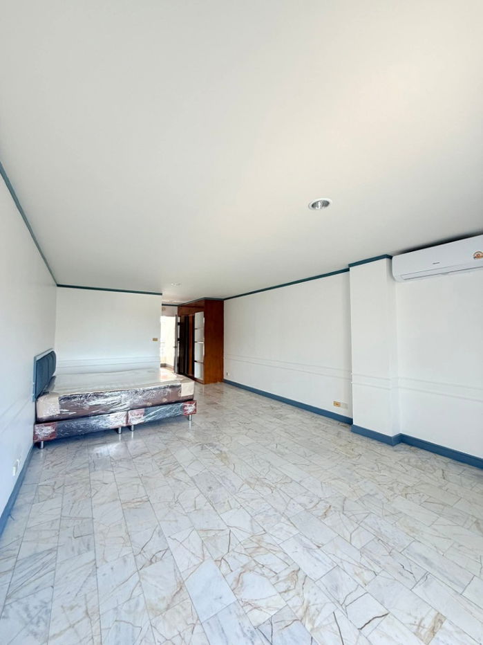picture Pratumnak Hills Condo near Cosy Beach and Pattaya View Point, Large Studio 44sq.m, Thai name - 14/18