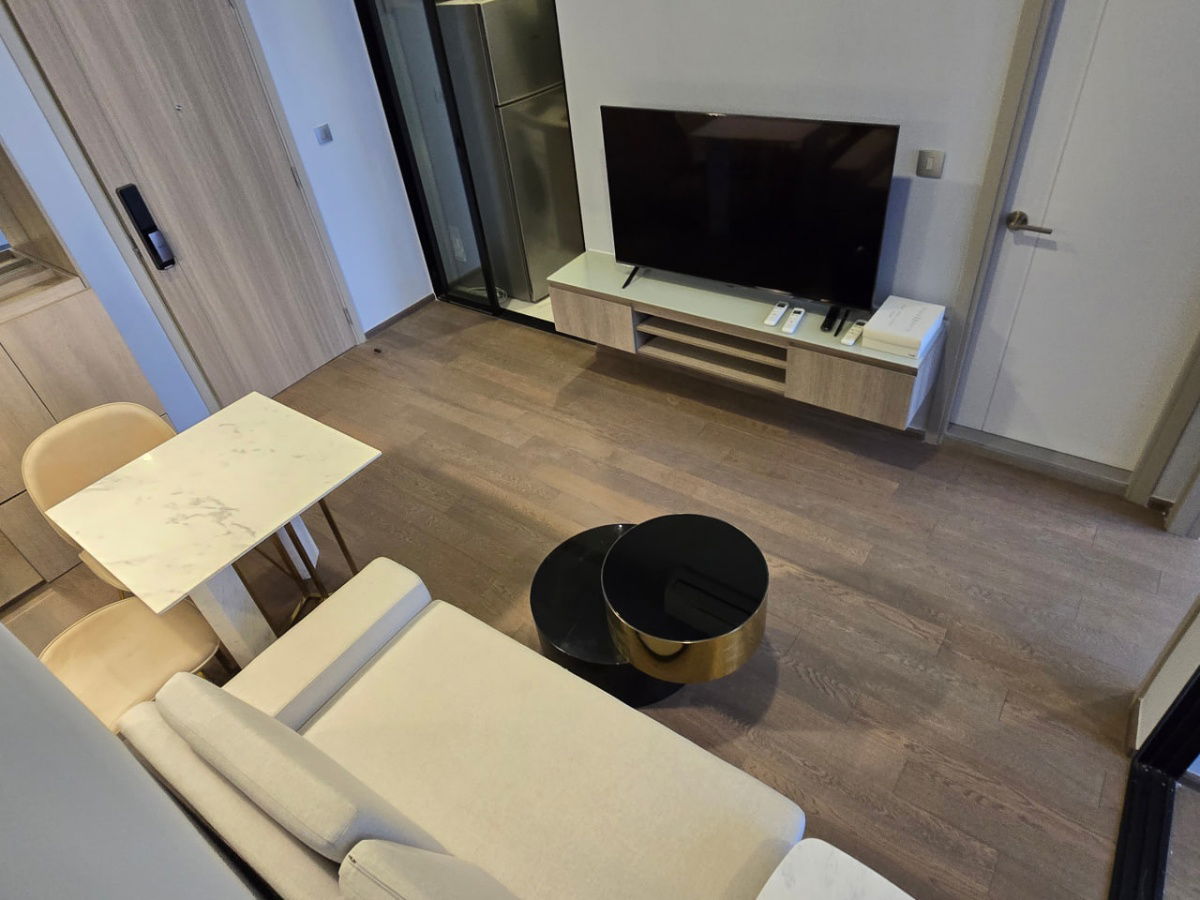 picture Park Origin Phayathai【𝐑𝐄𝐍𝐓】🔥Warm, minimalist tones, built-in cabinets throughout the walls, neat storage, an airy🔥  Contact Line ID: @hacondo - 7/10