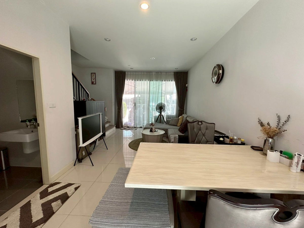 รูป 🏡 FOR RENT | ทาวน์โฮม 3 ชั้น "บ้านกลางเมือง วัชรพล" พร้อมอยู่ - รูปที่ 2/14