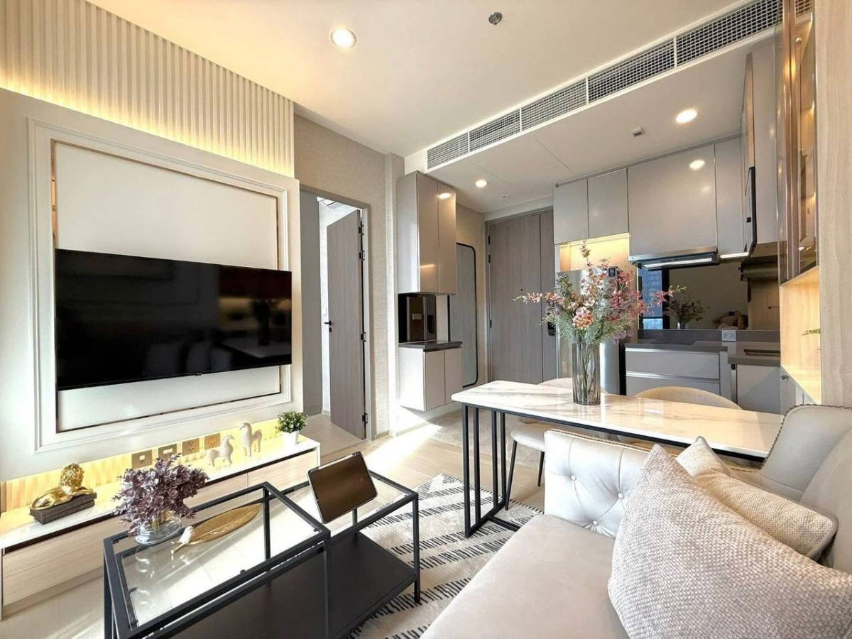 picture The Extro Phayathai Rangnam【𝐑𝐄𝐍𝐓】🔥Modern Luxury room in gray and cream tones. Simple yet sophisticated.🔥  Contact Line ID: @hacondo - 4/4
