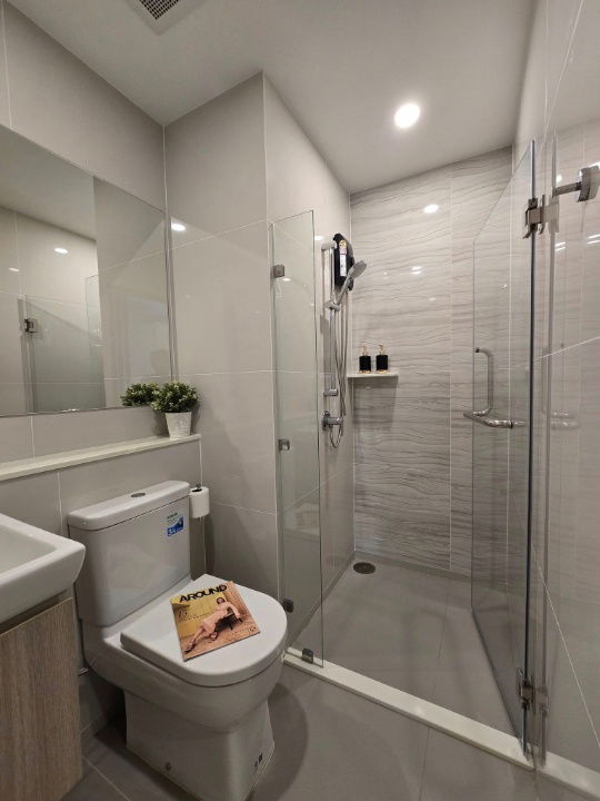 picture Available Now: Life Rama4-Asoke for Rent, Spacious and Well-Proportioned Room, Unobstructed View, Plenty of Storage RW006859  - 5/12