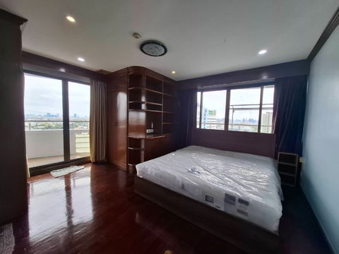 Fully furnished room for rent , near ARL and MRT Huamak station