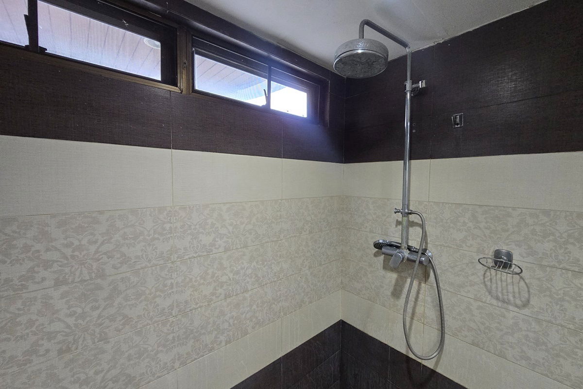 picture Large 3 bedroom for sale in Asoke - 12/14