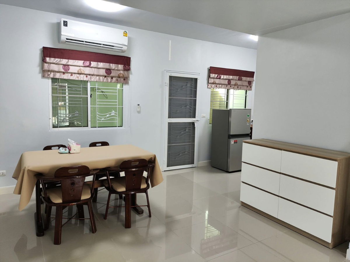 รูป 🏠 ให้เช่าทาวน์โฮม บ้านพฤกษา 79 (ลำลูกกาคลอง 3) ติดถนนลำลูกกา ✨ รีโนเวทใหม่ทั้งหลัง พร้อมเฟอร์นิเจอร์ + แอร์ 3 เครื่อง  - รูปที่ 3/8
