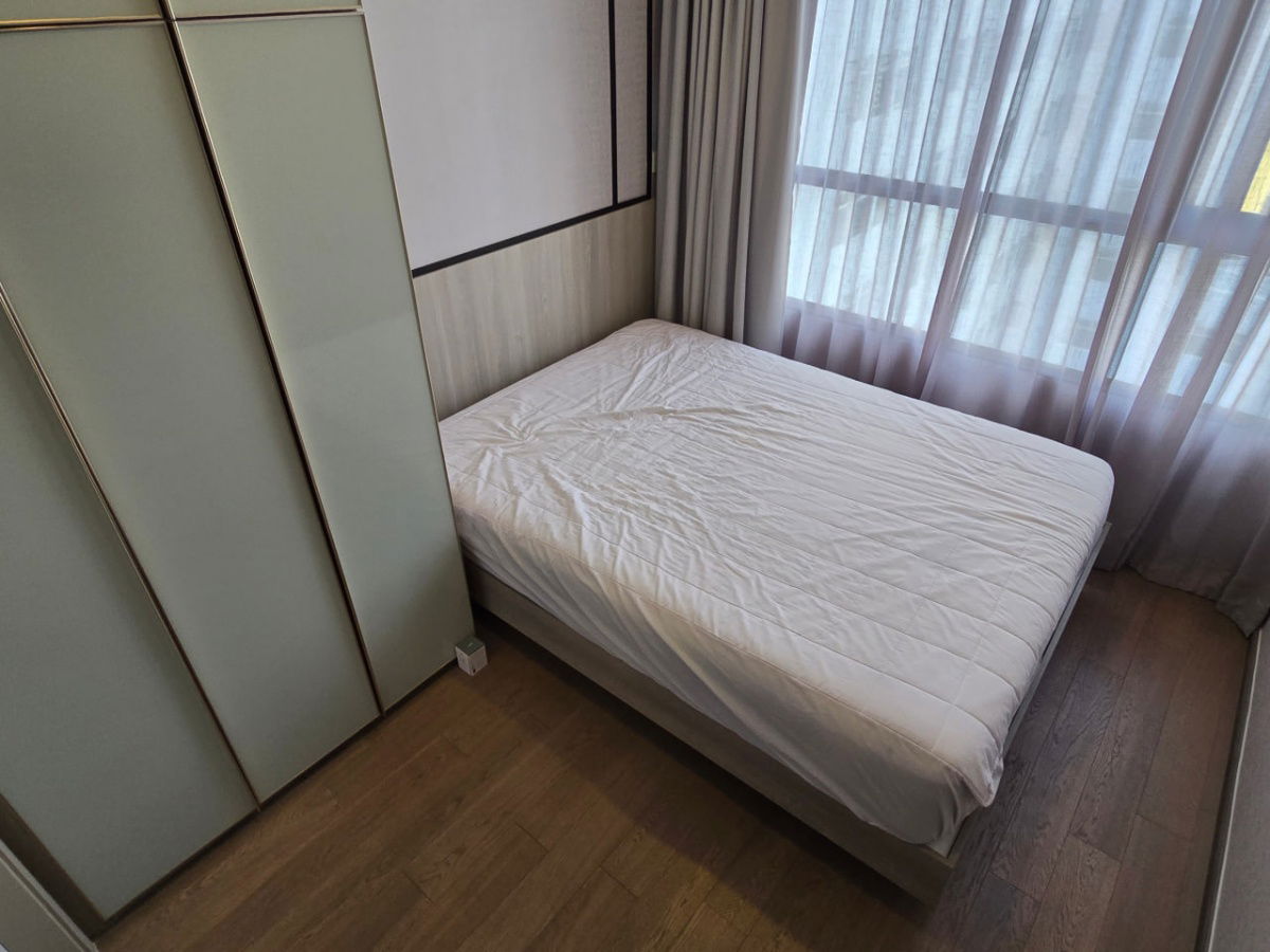 picture Park Origin Phayathai【𝐑𝐄𝐍𝐓】🔥Warm, minimalist tones, built-in cabinets throughout the walls, neat storage, an airy🔥  Contact Line ID: @hacondo - 1/10