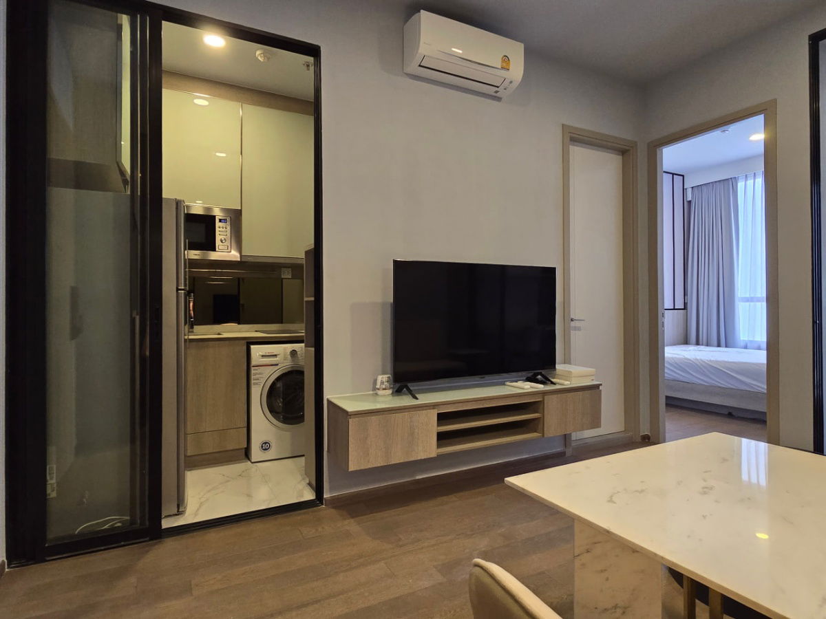 picture Park Origin Phayathai【𝐑𝐄𝐍𝐓】🔥Warm, minimalist tones, built-in cabinets throughout the walls, neat storage, an airy🔥  Contact Line ID: @hacondo - 8/10