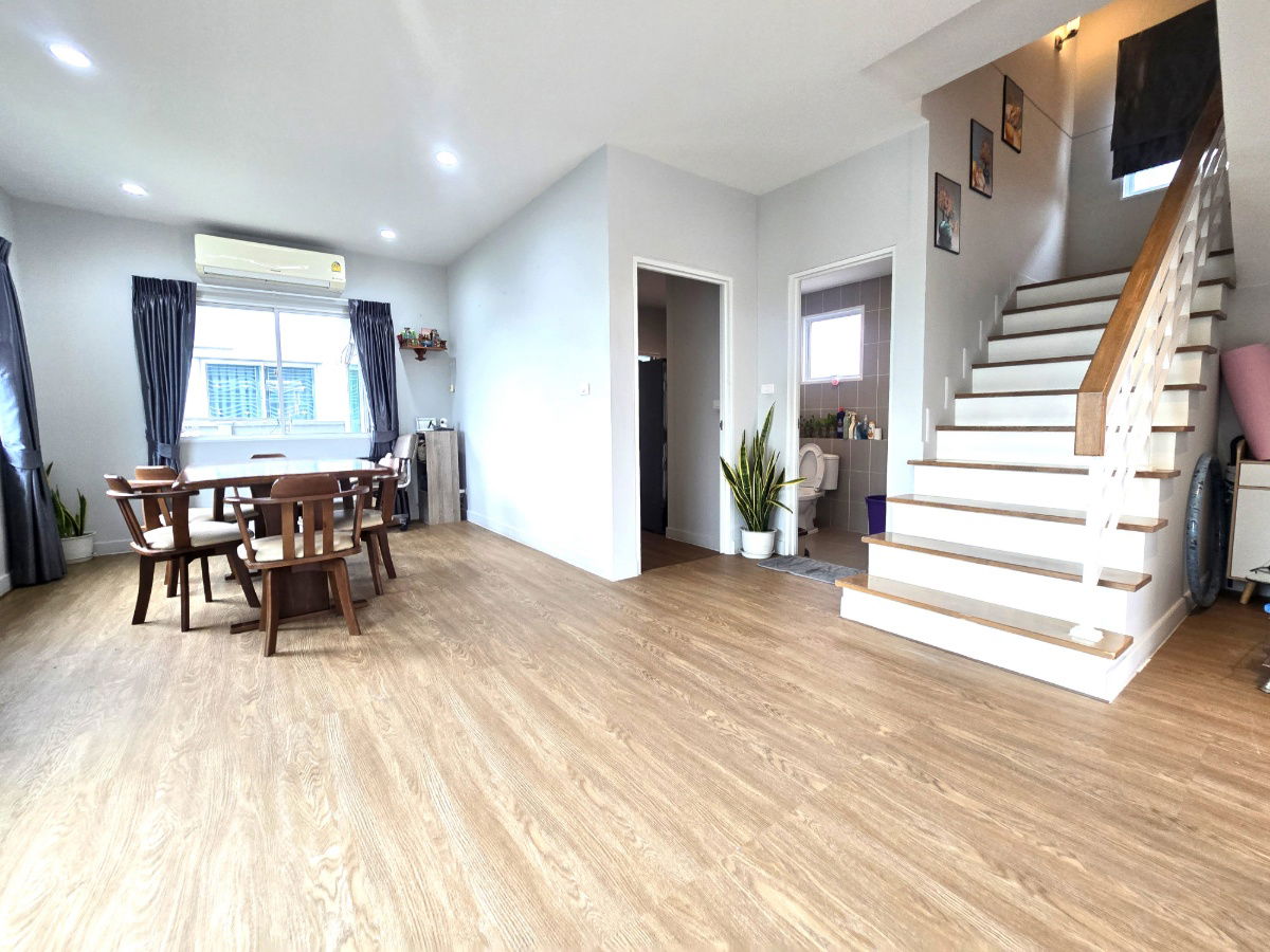 รูป บ้านเดี่ยว 2 ชั้น หมู่บ้าน เซนโทร รังสิต คลอง 4 ตกแต่งสวย พร้อมสวนรอบบ้าน ทำเลดี ติด ถนนรังสิต-นครนายก - รูปที่ 11/22