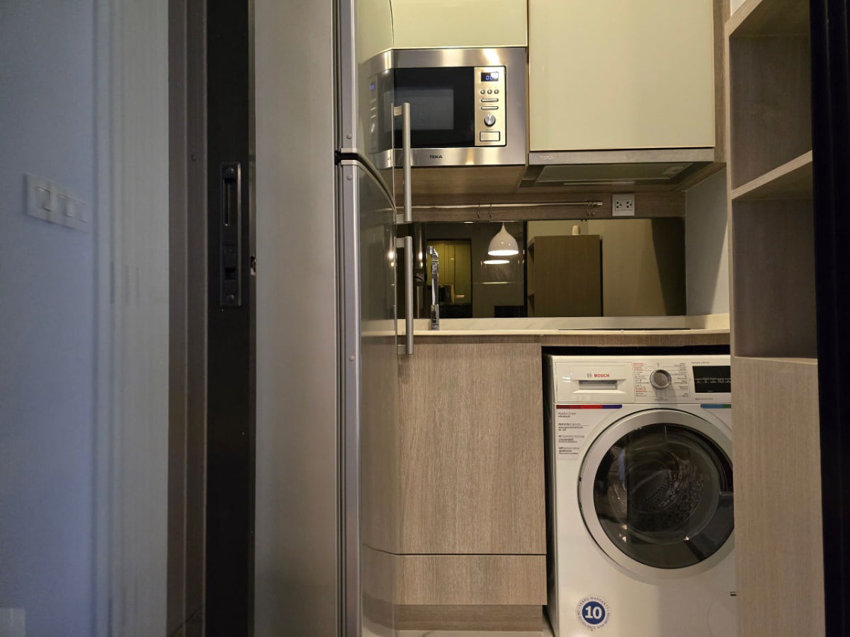 picture Park Origin Phayathai【𝐑𝐄𝐍𝐓】🔥Warm, minimalist tones, built-in cabinets throughout the walls, neat storage, an airy🔥  Contact Line ID: @hacondo - 9/10