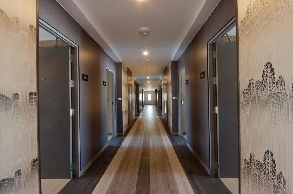 picture 4-star hotel for sale, 90 rooms, ready to continue operations immediately. Luxurious and beautifully decorated, Soi Sukhumvit , near BTS station. - 4/18