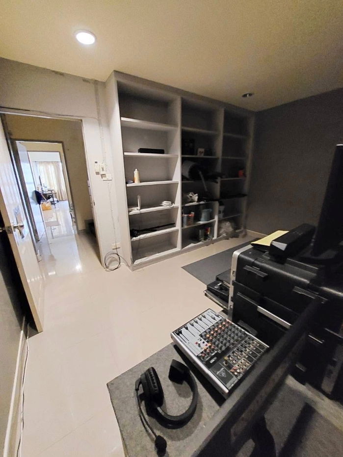 รูป 🏡 FOR RENT | ทาวน์โฮม 3 ชั้น ทำเลทอง รามอินทรา 34 พร้อมเข้าอยู่ 3 ก.ย. 68 ✨ ทาวน์โฮมสวย ฟังก์ชันครบ พร้อมเฟอร์ฯ และเครื่องใช้ไฟฟ้า - รูปที่ 9/12