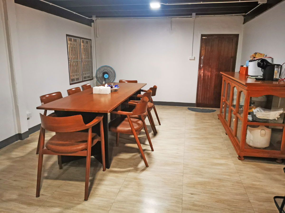 รูป ให้เช่าบ้านสวน 2 ชั้น รายเดือน ที่เหมาะสำหรับ อยู่อาศัย และทำธุรกิจ ร้านอาหาร คาเฟ่ สอนโยคะ ปฎิบัติธรรม บนพื้นที่เกือบ 3 ไร่ - รูปที่ 11/30