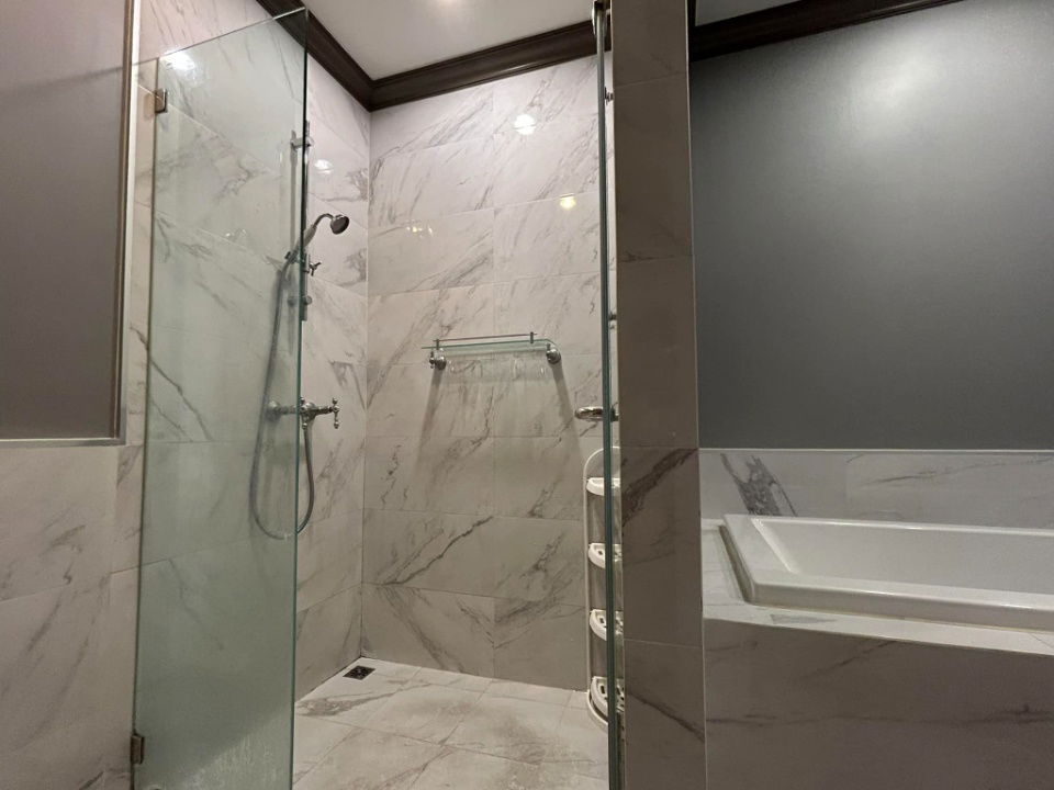 รูป The Reserve Kasemsan 3【𝐒𝐄𝐋𝐋 & 𝐑𝐄𝐍𝐓】🔥ห้องสไตล์ Classic 2 ห้องนอน พื้นที่กว้าง มีอ่างอาบน้ำ! ใกล้BTSสนามกี่ฬา🔥  ติดต่อไลน์ไอดี: @hacondo - รูปที่ 9/10