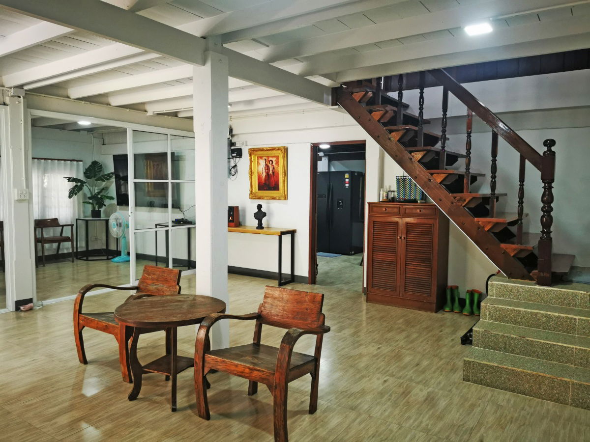 รูป ให้เช่าบ้านสวน 2 ชั้น รายเดือน ที่เหมาะสำหรับ อยู่อาศัย และทำธุรกิจ ร้านอาหาร คาเฟ่ สอนโยคะ ปฎิบัติธรรม บนพื้นที่เกือบ 3 ไร่ - รูปที่ 8/30