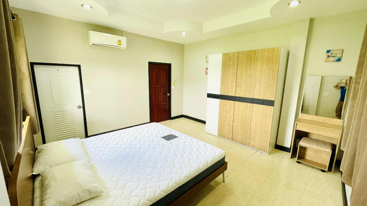 picture Private garden villa for rent. Large detached house with a 1.5-story layout , 3 bed rooms, 3 bath rooms - 8/25