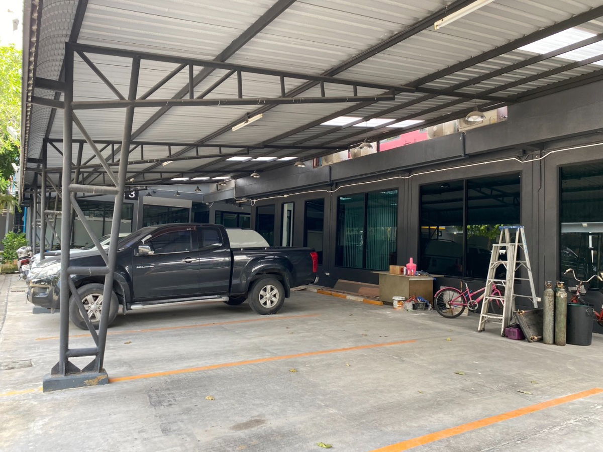 รูป ให้เช่าอาคารสำนักงาน 4 ชั้น ถนนรามอินทรา พื้นที่ใช้สอยรวม 300 ตร.ม. ติดแอร์ทุกชั้น ทุกห้อง เฟอร์นิเจอร์บางส่วน พร้อมที่จอดรถ 7-10 คัน - รูปที่ 2/14