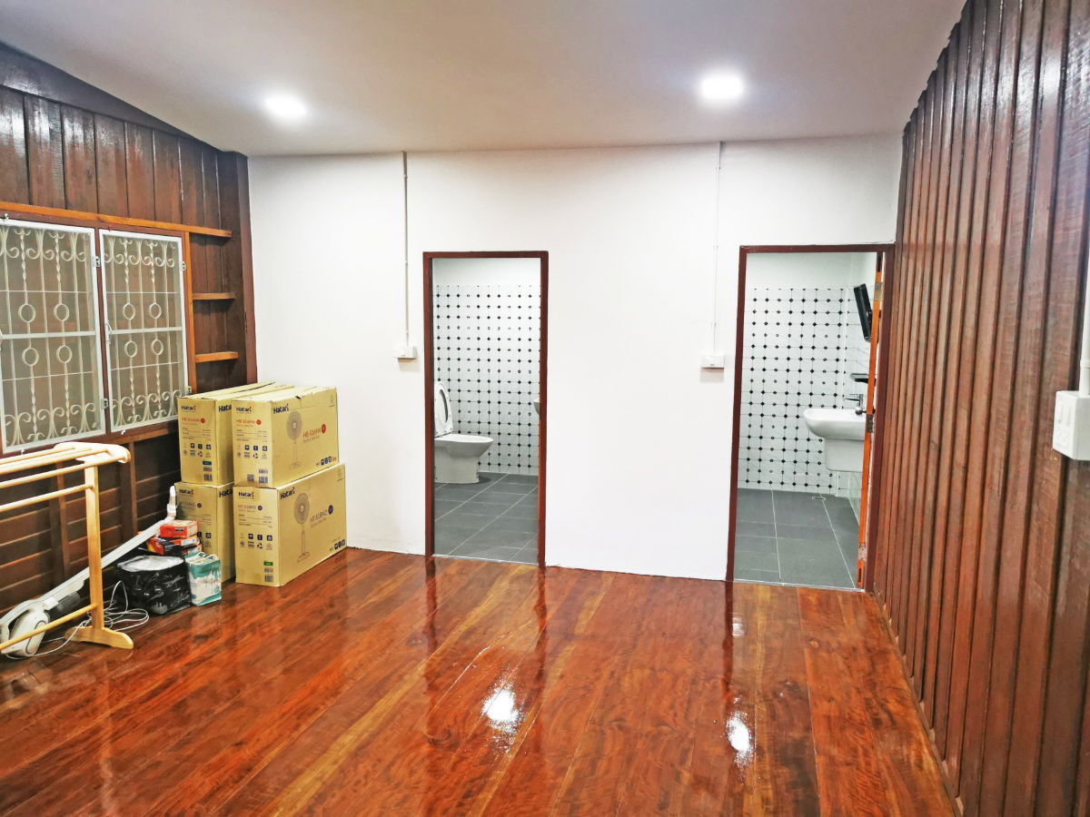 รูป ให้เช่าบ้านสวน 2 ชั้น รายเดือน ที่เหมาะสำหรับ อยู่อาศัย และทำธุรกิจ ร้านอาหาร คาเฟ่ สอนโยคะ ปฎิบัติธรรม บนพื้นที่เกือบ 3 ไร่ - รูปที่ 17/30